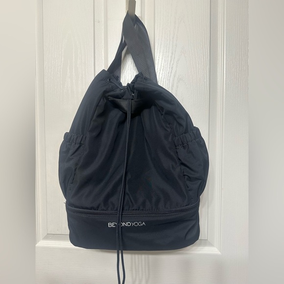 Beyond Yoga Convertible Gym‎ Bag Backpack Drawstring Black Tote Carrying Case